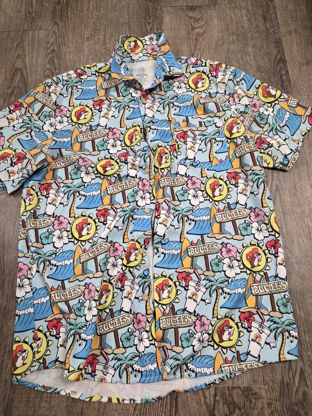 Buc-ees Beaver Hawaiian Button Up Shirt SMALL Summer Camp Short Sleeve Stretch
